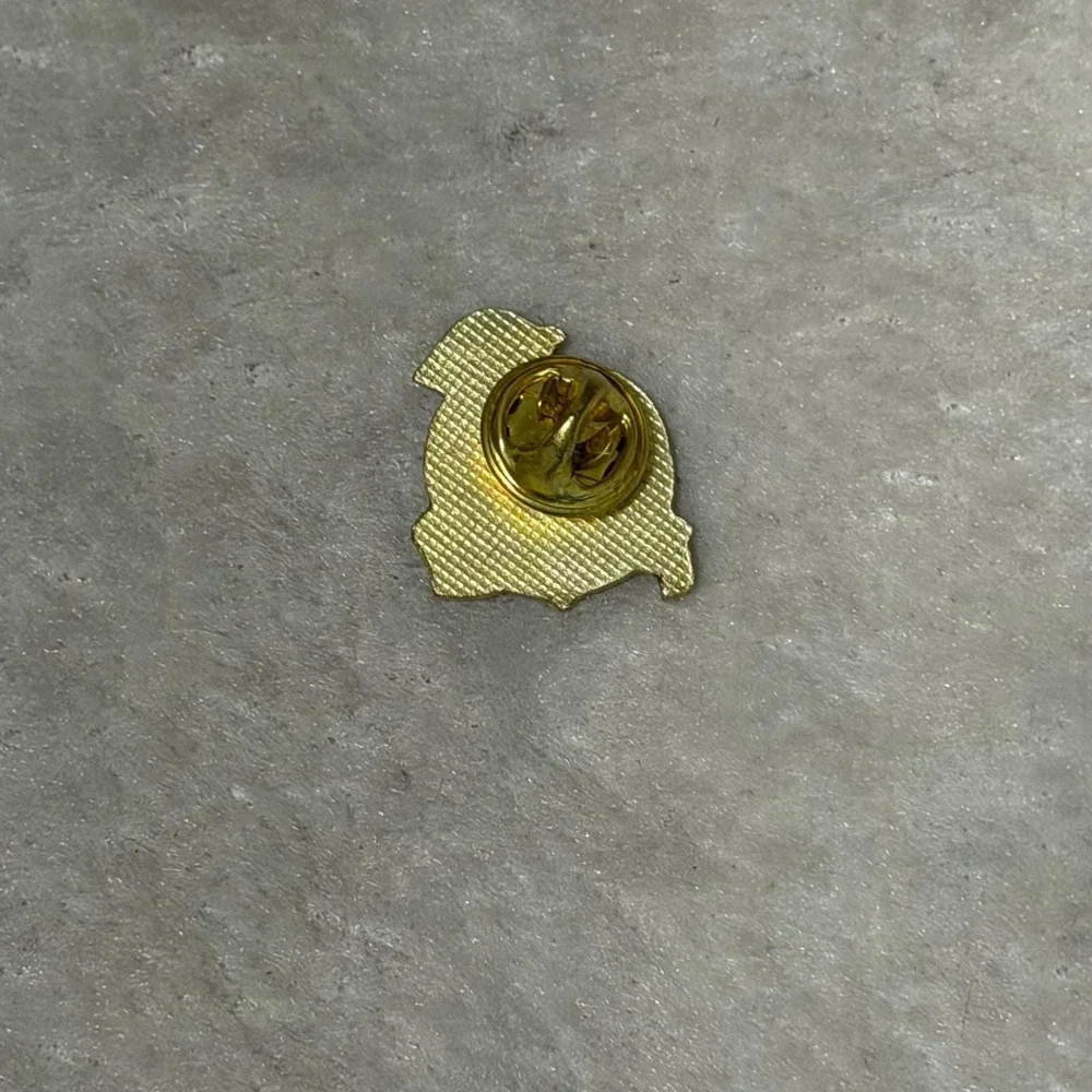 Georgia Peach Enamel Vintage Lapel Pin F31
